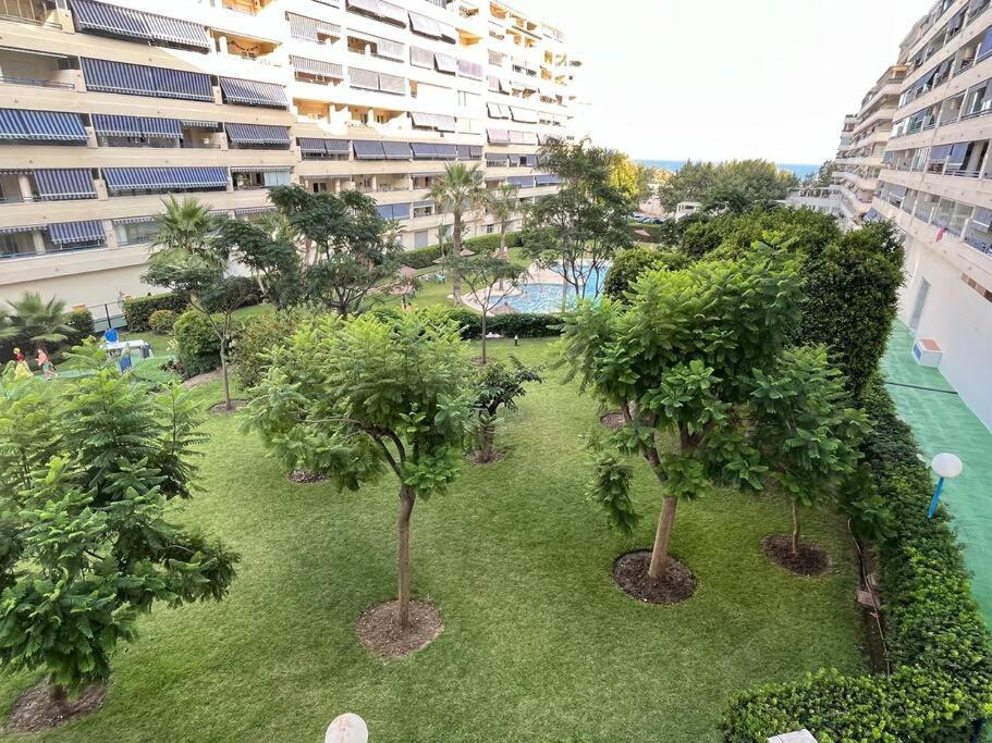 Marbella Piso En Casco Junto A Playa Piscina In Summer Season Ngoại thất bức ảnh