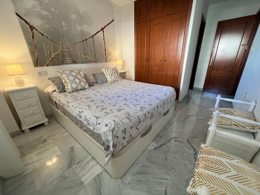 Marbella Piso En Casco Junto A Playa Piscina In Summer Season Ngoại thất bức ảnh