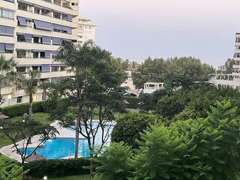 Marbella Piso En Casco Junto A Playa Piscina In Summer Season Ngoại thất bức ảnh